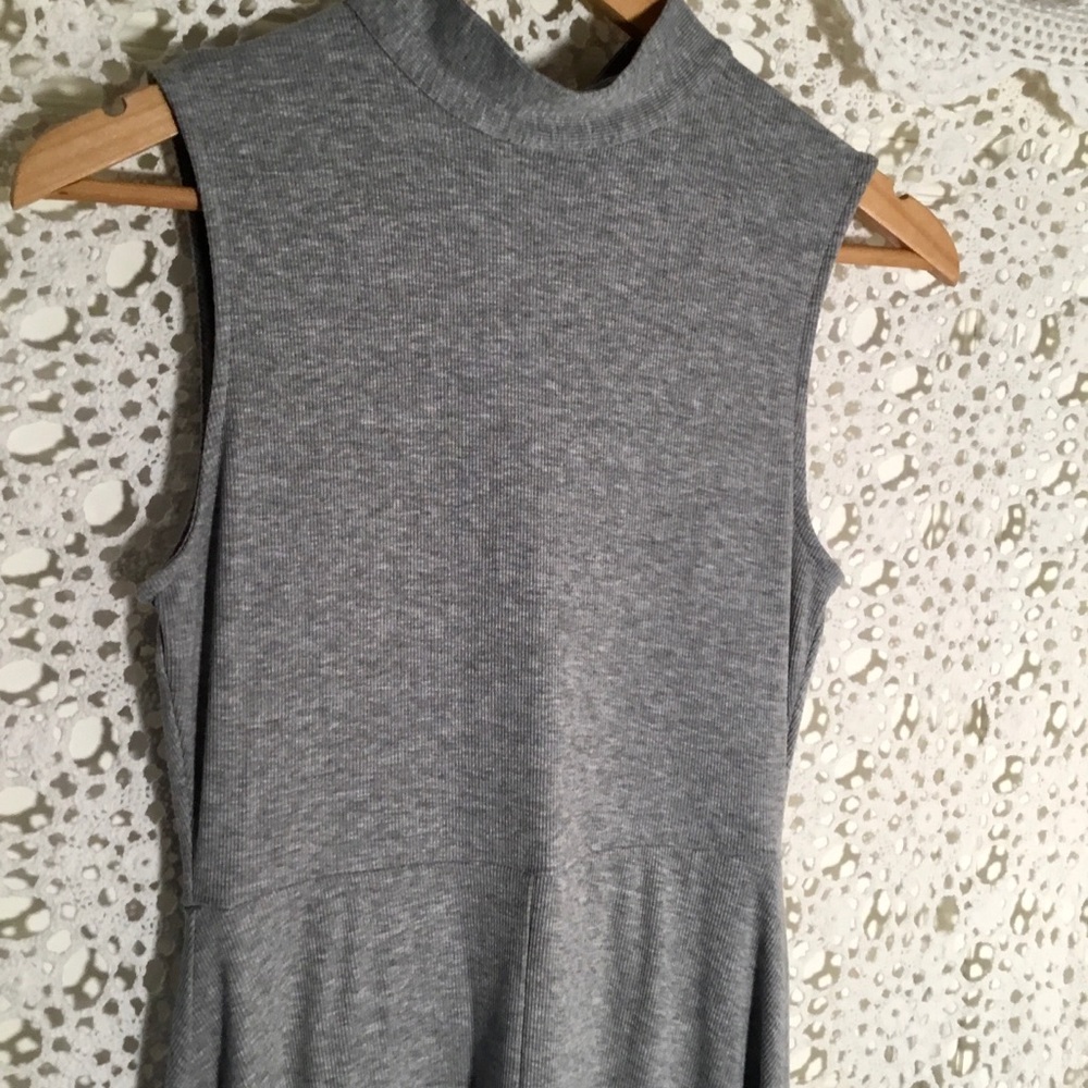 SLEEVELESS MIDI DRESS